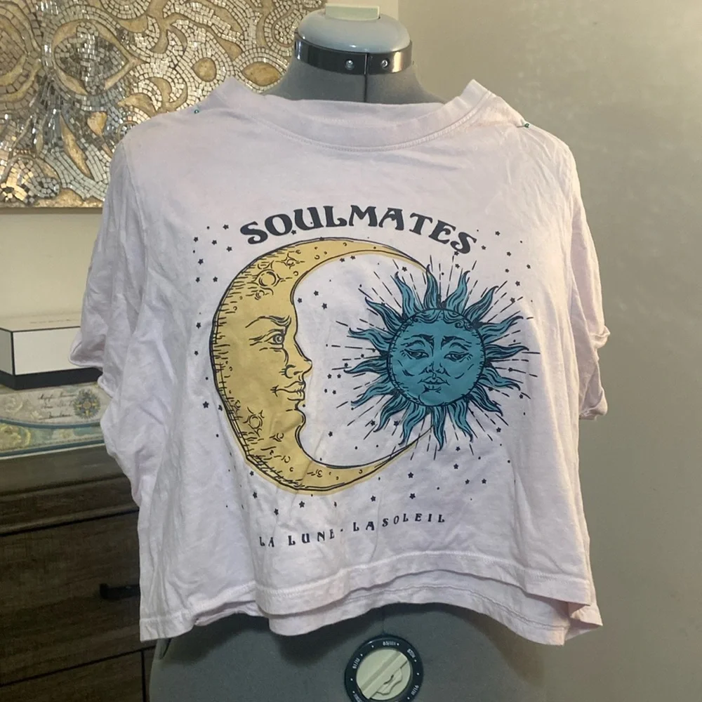 MESSY BUN / SOUL MATES T - Picture 1 of 3